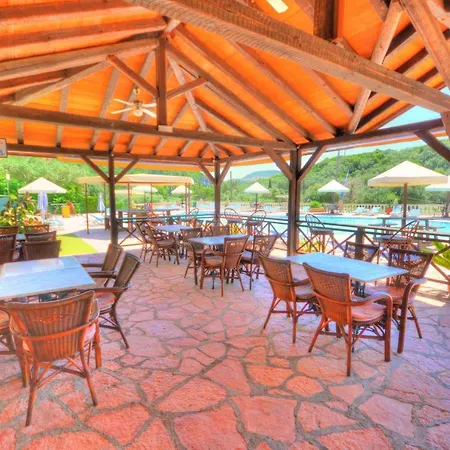 Mermaid Pool And Bar Апарт-отель Палеокастрица