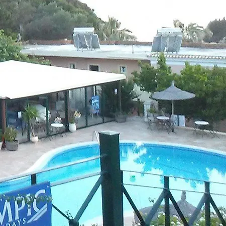 Апарт-отель Mermaid Pool And Bar Палеокастрица