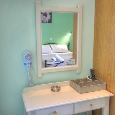 Mermaid Pool And Bar Апарт-отель